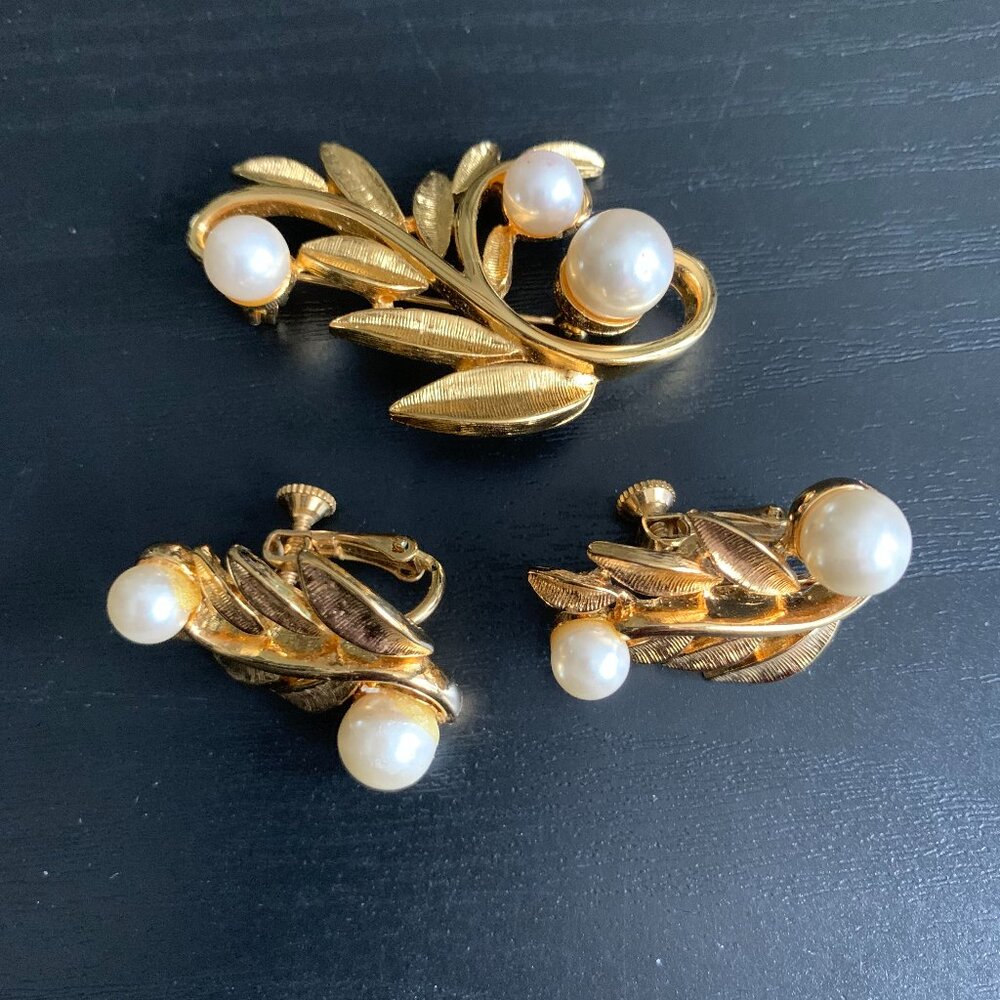 Napier Gold Leaf Brooch & Earrings